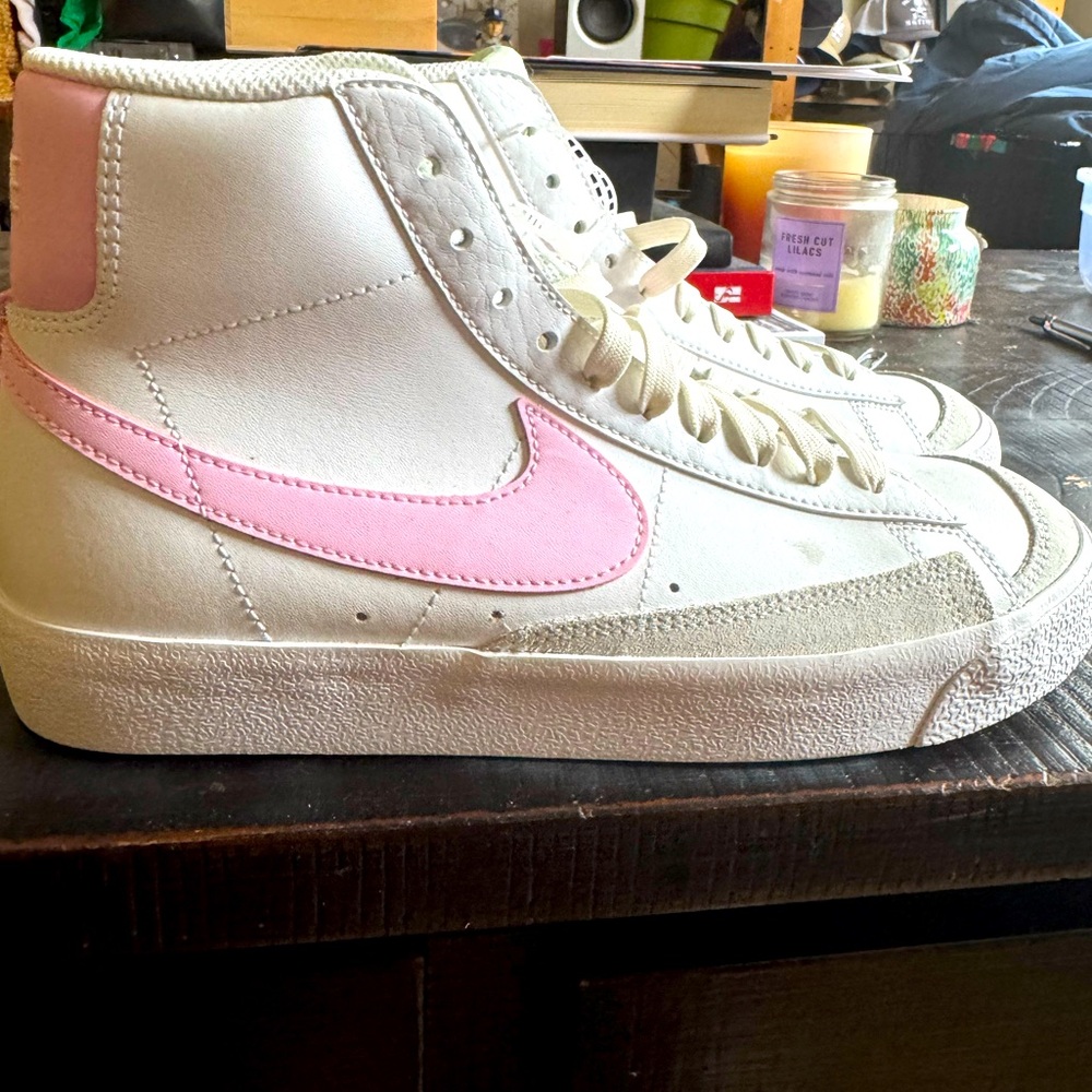 Nike Blazer Mid '77 - Pink and White